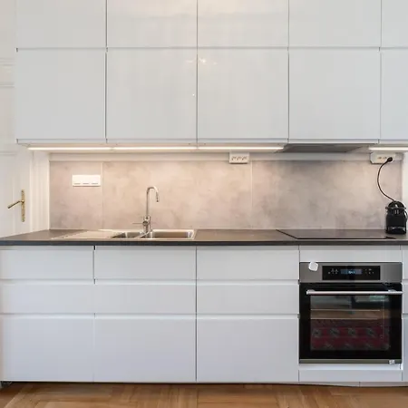 Classical With A Modern Touch! Apartamento