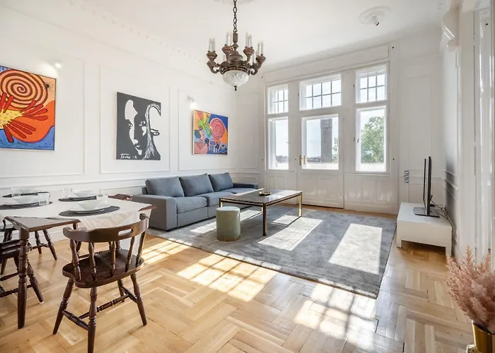 Classical With A Modern Touch! Apartament *