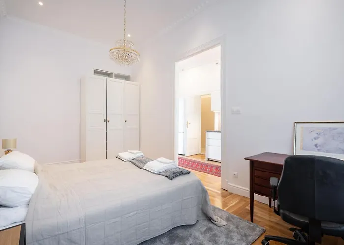 Apartment Classical With A Modern Touch! *