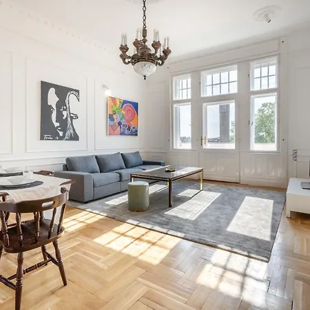Classical With A Modern Touch! Lejlighed *