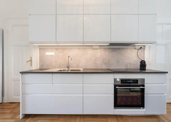 Classical With A Modern Touch! Lejlighed
