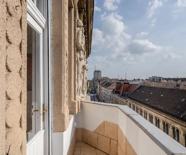 Classical With A Modern Touch! Lejlighed Budapest